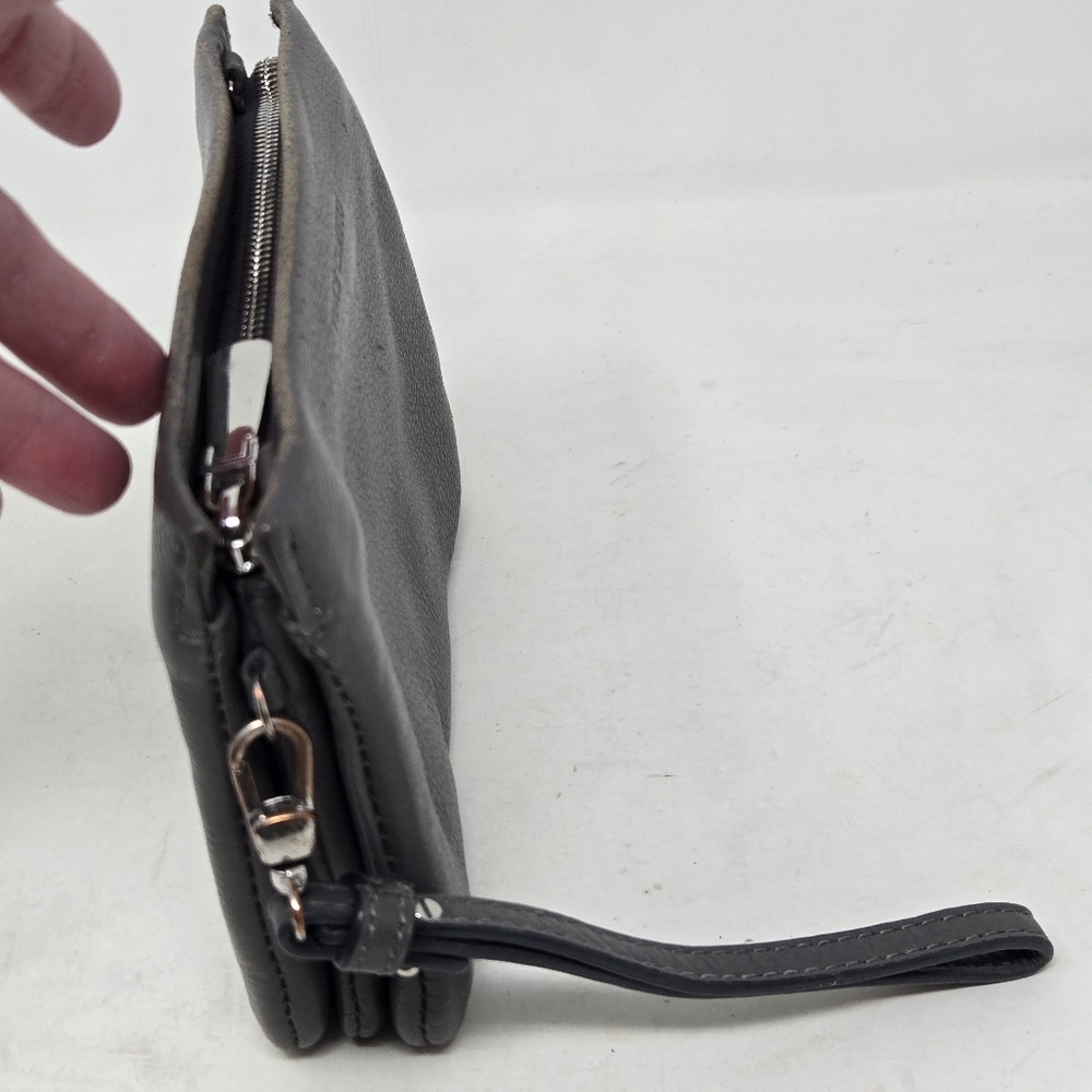 VINCE CAMUTO Pebbled Leather Wristlet Wallet Gray Phone 3 Compartment Zip Top - Picture 4 of 16